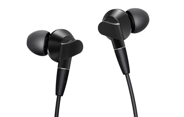 FiiO F5 Balanced In-Ear Headphones with Aerospace Titanium Diaphragm and iOS Android Compatible Mic and Remote