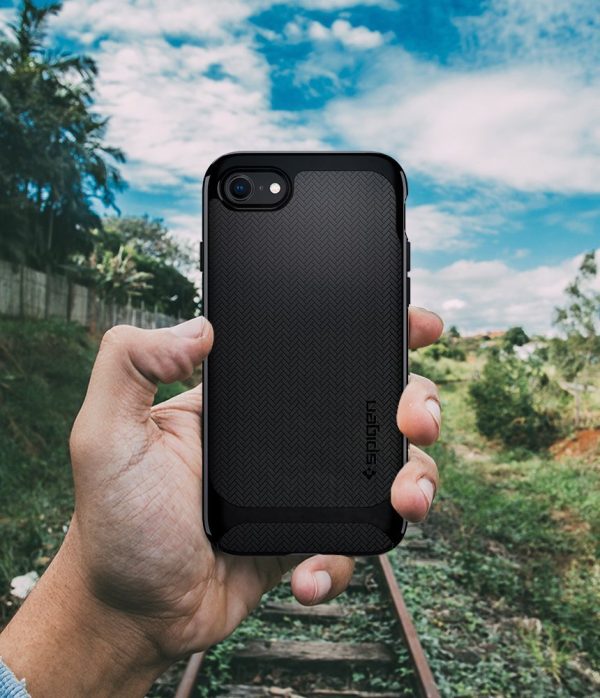 Apple iPhone 8 / 7 Original Spigen Case Neo Hybrid Herringbone - Shiny Black Apple iPhone 8 / 7 Original Spigen Case Neo Hybrid Herringbone - Shiny Black