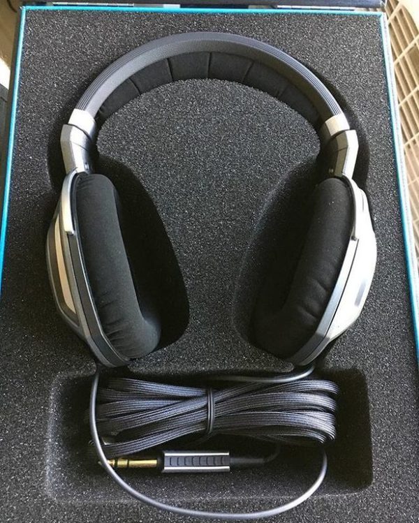 Sennheiser Headband Headphones - HD 700 Black