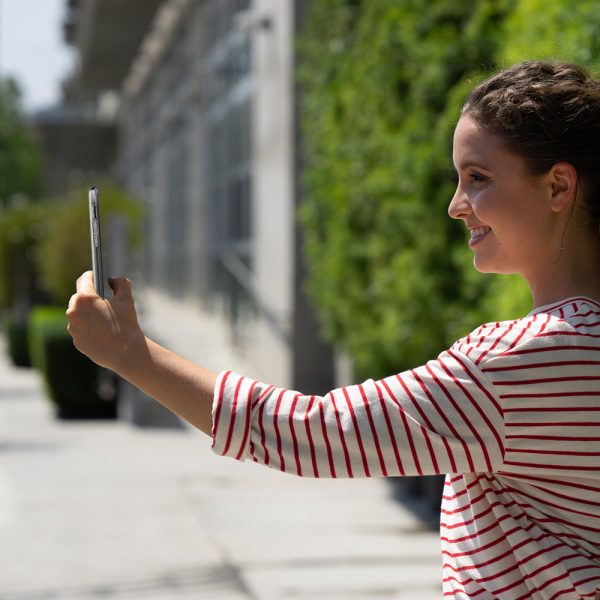 iPhone XR Liquid Crystal Case Crystal Clear by Spigen 064CS24866 - Image 10