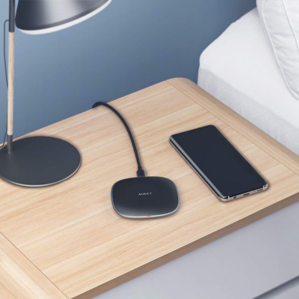 AUKEY USB C Wireless Fast Charger, 10W Qi Wireless Charging Pad - LC-Q6 - Image 3
