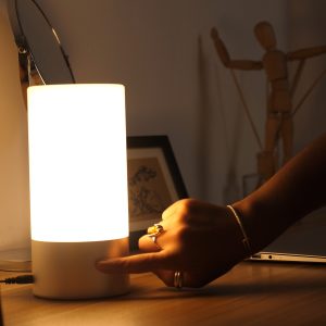 AUKEY Table Lamp, Touch Sensor Bedside Lamps + Dimmable Warm White Light - LT-T6 - Image 4