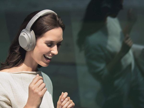 Sony Active Noise Cancelling Wireless Headphones WH-1000XM3 - Silver - Image 4