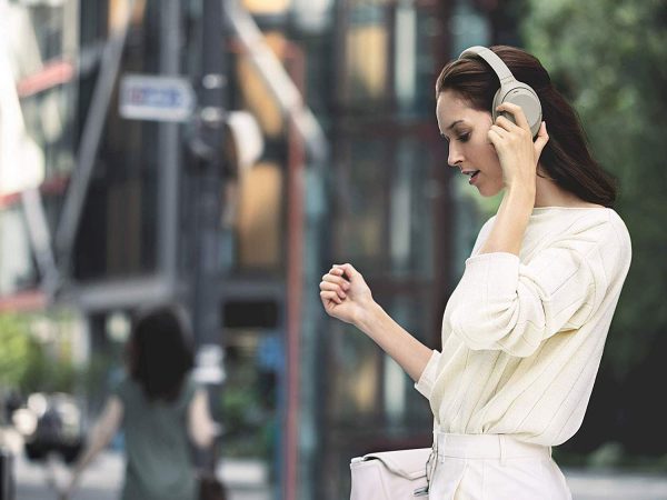 Sony Active Noise Cancelling Wireless Headphones WH-1000XM3 - Silver - Image 6