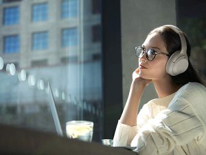 Sony Active Noise Cancelling Wireless Headphones WH-1000XM3 - Silver - Image 7