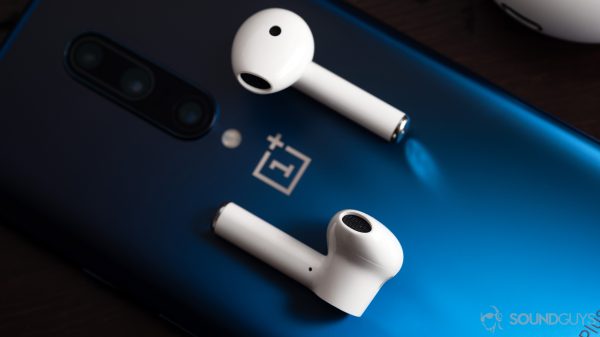 OnePlus Buds white