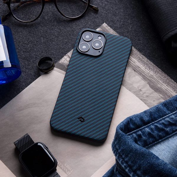 iPhone 13 Pro Max MagEZ Case 2 MagSafe Compatible Carbon Fiber Magnetic Case by PITAKA - Black / Blue Twill - Image 6