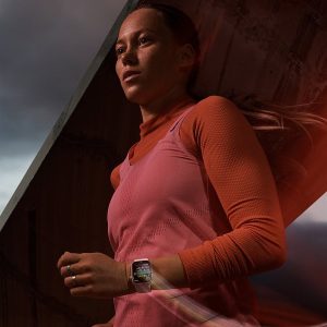 Apple Watch Series 9 45mm GPS Starlight Aluminum Case with Starlight Sport Band - Image 2