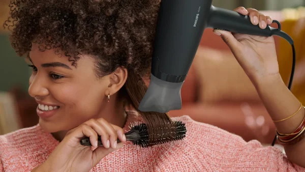 NjU0MjE3NzFlZDY0ZGFhODk1NGE5ZWE1ZWJhZTc4MDBjYmMyNTgud2VicA Philips ThermoProtect 1600W Hair Dryer - BHD302/13 - Black - Image 6